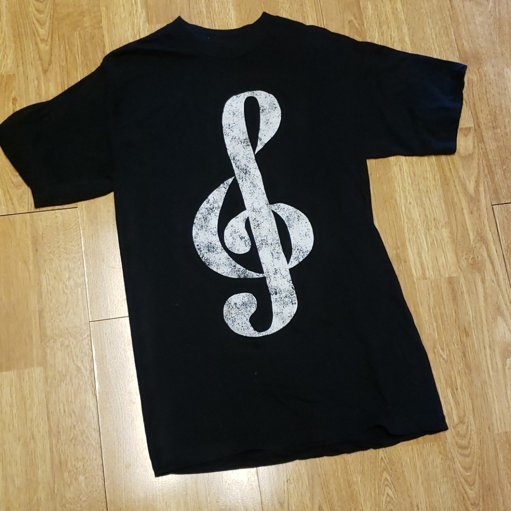 Distressed treble clef music black graphic tee